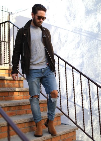 Comment porter des bottines chelsea en daim tabac