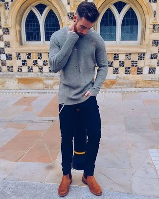 Comment porter des bottines chelsea en daim tabac