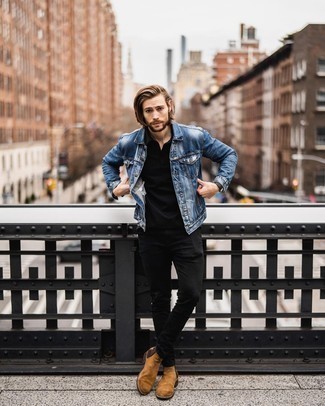 Comment porter des bottines chelsea en daim tabac