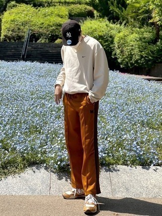 Comment porter un pantalon de jogging tabac
