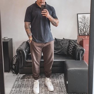 Comment porter un pantalon de jogging tabac