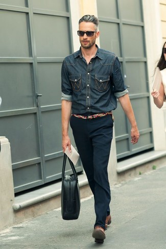 Comment porter un sac fourre-tout quand il fait chaud