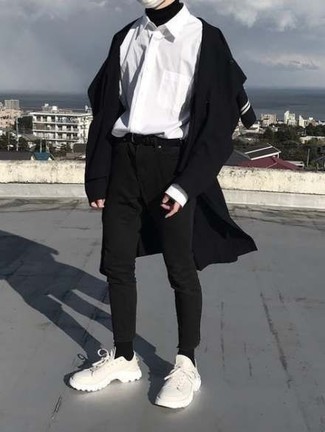 Comment porter un pull à col roulé avec des chaussures de sport