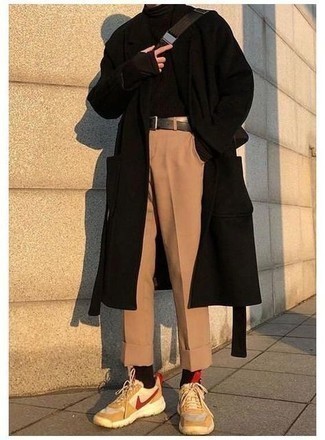 Comment porter un pull à col roulé avec des chaussures de sport