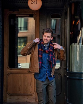 Comment porter un pull à col roulé avec un pantalon cargo