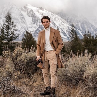 Comment porter un pull à col roulé avec un pantalon cargo pour un style chic decontractés