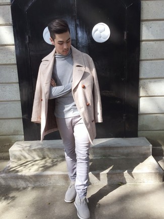 Comment porter un pull à col roulé avec des bottines chukka