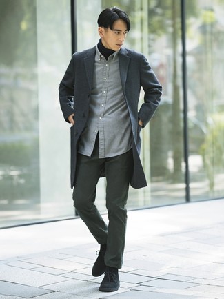 Comment porter un pull à col roulé avec des bottines chukka quand il fait froid