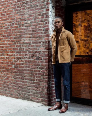 Comment porter un pull à col roulé avec des bottines chukka