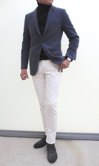 Comment porter un pull à col roulé avec des bottines chukka à 30 ans