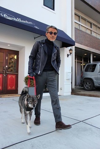 Comment porter un pull à col roulé avec des bottines chukka