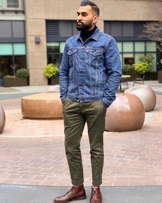 Comment porter un pull à col roulé avec des bottines chukka