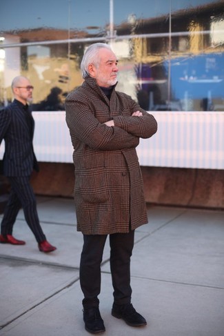 Comment porter un pull à col roulé quand il fait froid après 60 ans