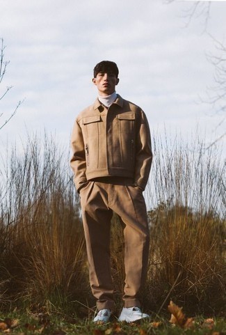 Comment porter un pull à col roulé pour un style decontractés au printemps à l'adolescence