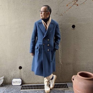 Comment porter un pull à col roulé pour un style chic decontractés quand il fait froid après 60 ans