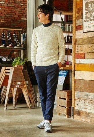Comment porter un pull à col roulé pour un style decontractés au printemps à l'adolescence