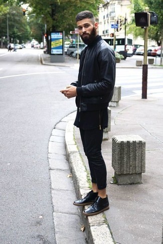 Comment porter un pull à col roulé avec un débardeur