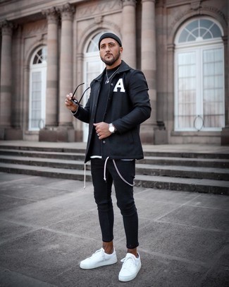 Comment porter un pull à col roulé avec un débardeur