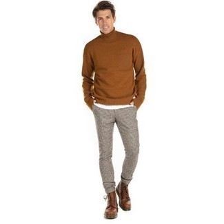 Comment porter un pull à col roulé avec un débardeur
