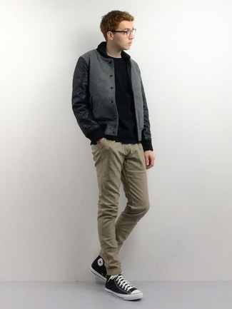 Comment porter une veste universitaire à l'adolescence