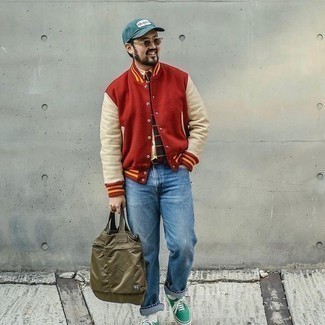 Comment porter une veste universitaire pour un style chic decontractés quand il fait chaud