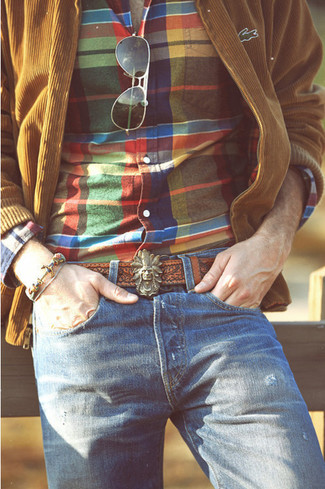 Une chemise à manches longues à porter avec une veste à col et boutons marron: Pense à harmoniser une veste à col et boutons marron avec une chemise à manches longues pour un look de tous les jours facile à porter.