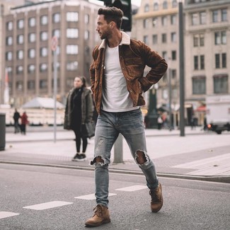 Un jean à porter avec une veste-chemise tabac: Choisis une veste-chemise tabac et un jean pour un look idéal le week-end. Termine ce look avec une paire de bottes de loisirs en daim marron.
