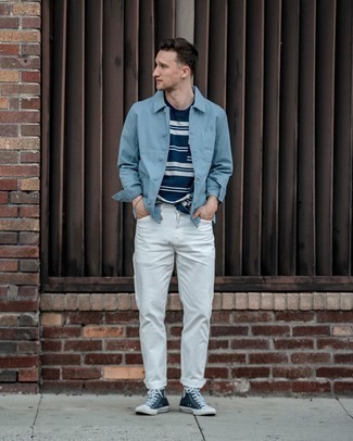 Comment porter un jean blanc: Pense à opter pour une veste-chemise bleu clair et un jean blanc pour un look de tous les jours facile à porter. Une paire de baskets montantes en toile bleu marine et blanc apporte une touche de décontraction à l'ensemble.