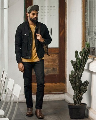 Comment porter des bottines chelsea en cuir marron: Les journées chargées nécessitent une tenue simple mais stylée, comme une veste en jean noire et un jean noir. D'une humeur audacieuse? Complète ta tenue avec une paire de bottines chelsea en cuir marron.