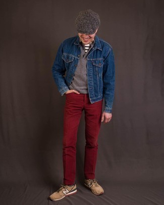 Comment porter une casquette plate gris foncé: Essaie d'associer une veste en jean bleu marine avec une casquette plate gris foncé pour une tenue relax mais stylée. Une paire de chaussures de sport marron clair est une option astucieux pour complèter cette tenue.