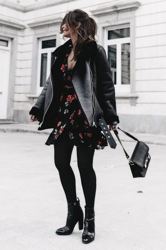 Robe patineuse à fleurs noire closet london