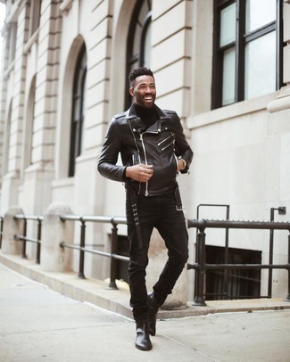 Une veste motard à porter avec un jean noir à 30 ans: Pour une tenue de tous les jours pleine de caractère et de personnalité essaie de marier une veste motard avec un jean noir. Opte pour une paire de bottines chelsea en cuir noires pour afficher ton expertise vestimentaire.