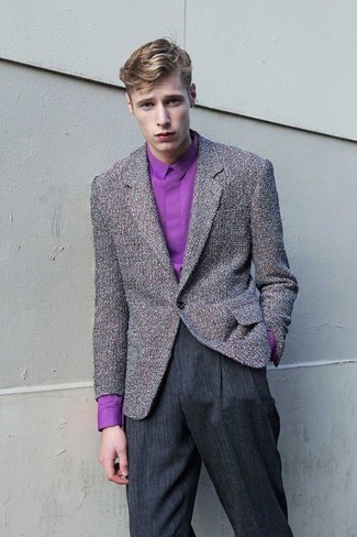 Comment porter un blazer violet à 20 ans