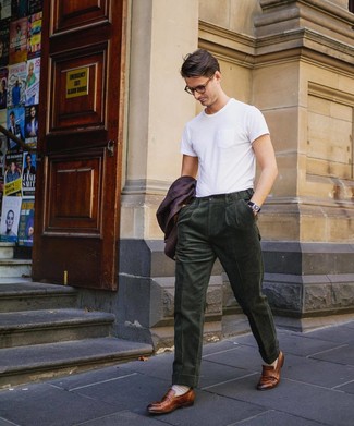 Comment porter un blazer violet pour un style chic decontractés quand il fait chaud