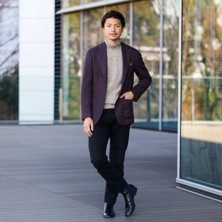 Un pull à col roulé à porter avec un blazer violet