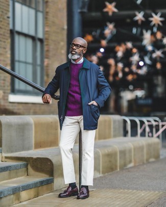 Comment porter un pull torsadé violet