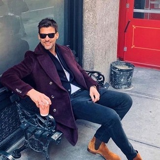 Comment porter un manteau violet en hiver