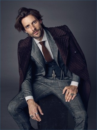 Comment porter un manteau violet