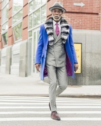 Comment porter un manteau violet