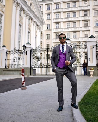 Comment porter un manteau violet