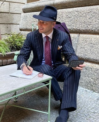 Comment porter un manteau violet