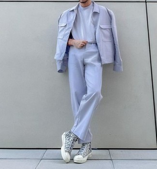 Comment porter une veste violette à 20 ans