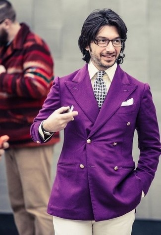 Comment porter une veste violette après 40 ans