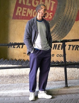 Comment porter une veste violette après 40 ans