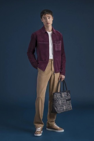 Comment porter une veste violette à 20 ans
