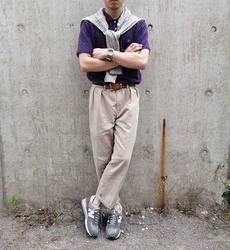 Comment porter un polo violet quand il fait chaud