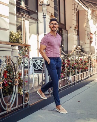 Comment porter un polo violet quand il fait très chaud