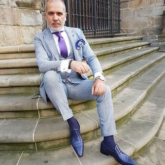 Comment porter des chaussettes violettes