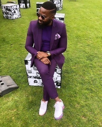 Comment porter un costume violet quand il fait chaud
