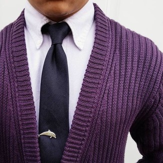 Comment porter un pull violet au printemps